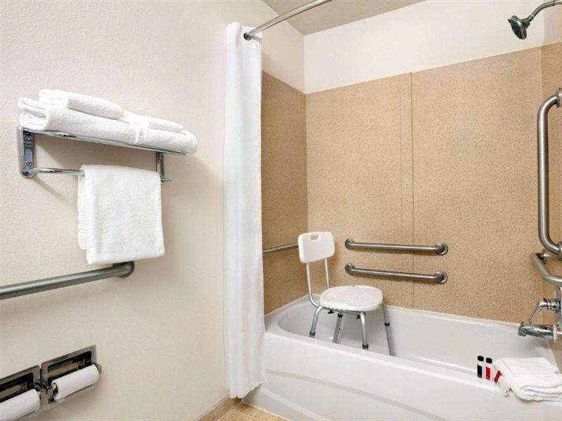 Microtel Inn & Suites By Wyndham Кълпепър Екстериор снимка