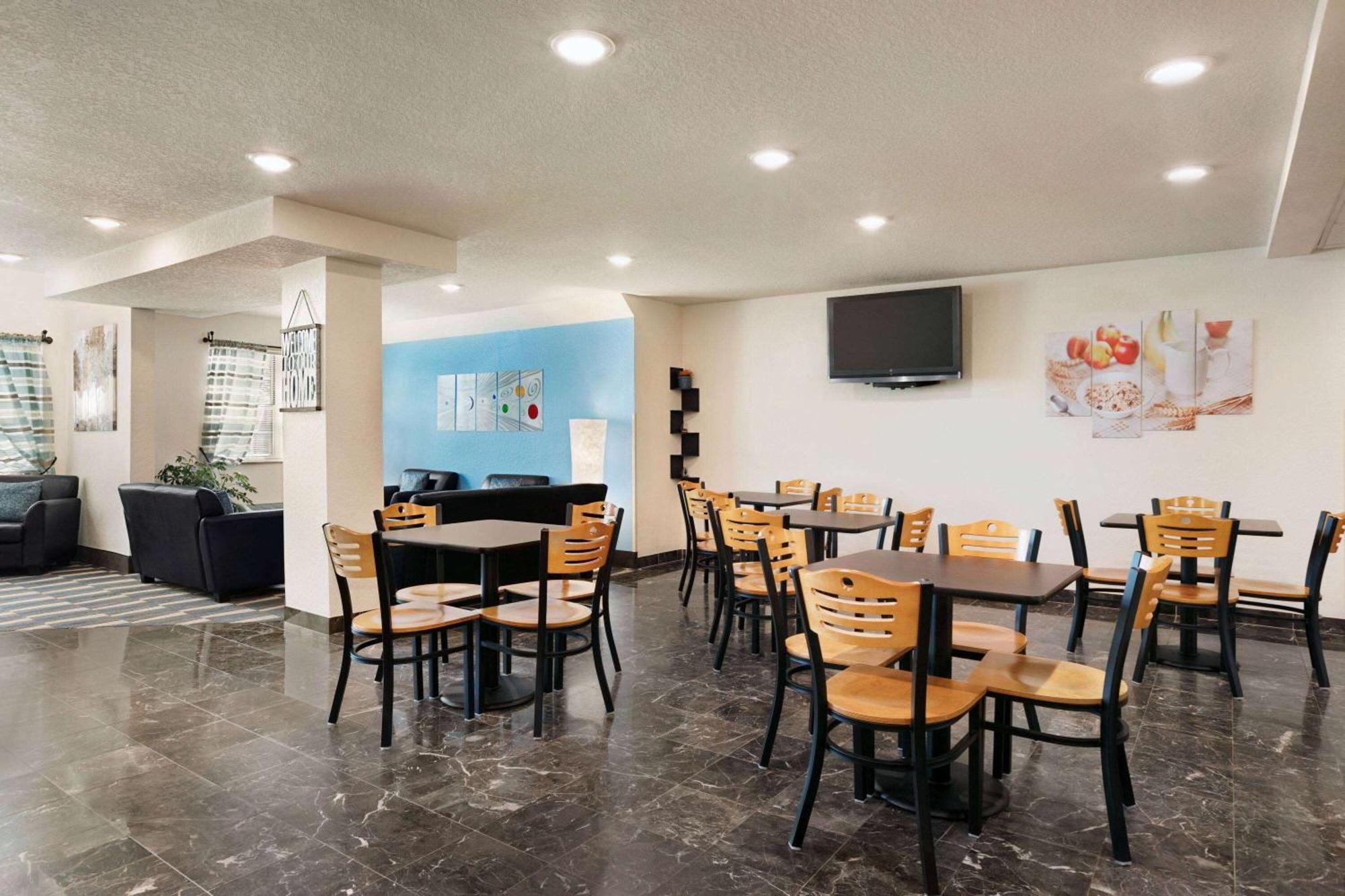 Microtel Inn & Suites By Wyndham Кълпепър Екстериор снимка
