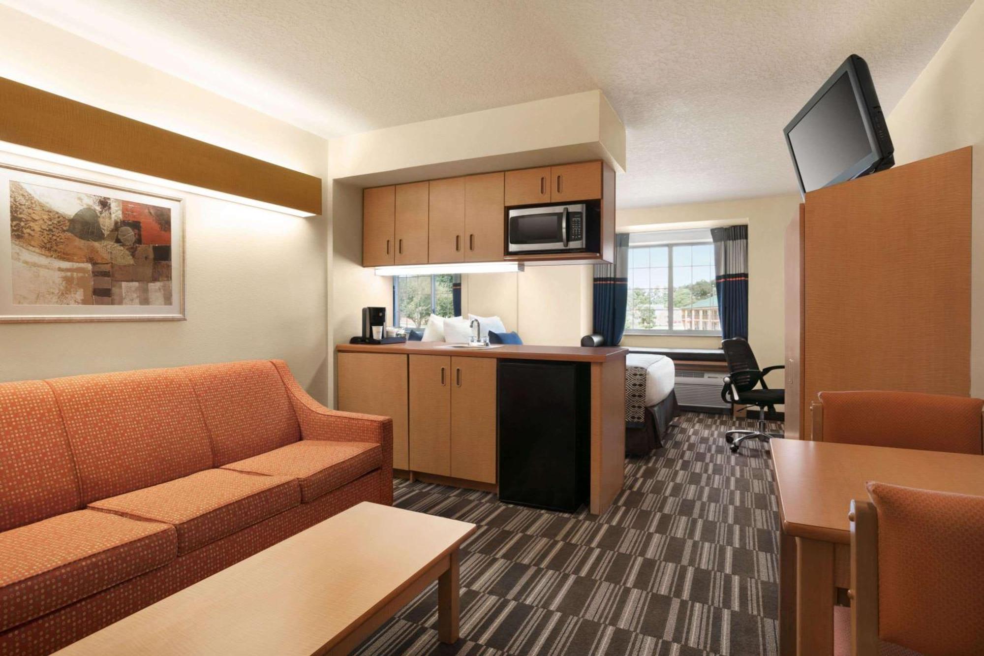 Microtel Inn & Suites By Wyndham Кълпепър Екстериор снимка