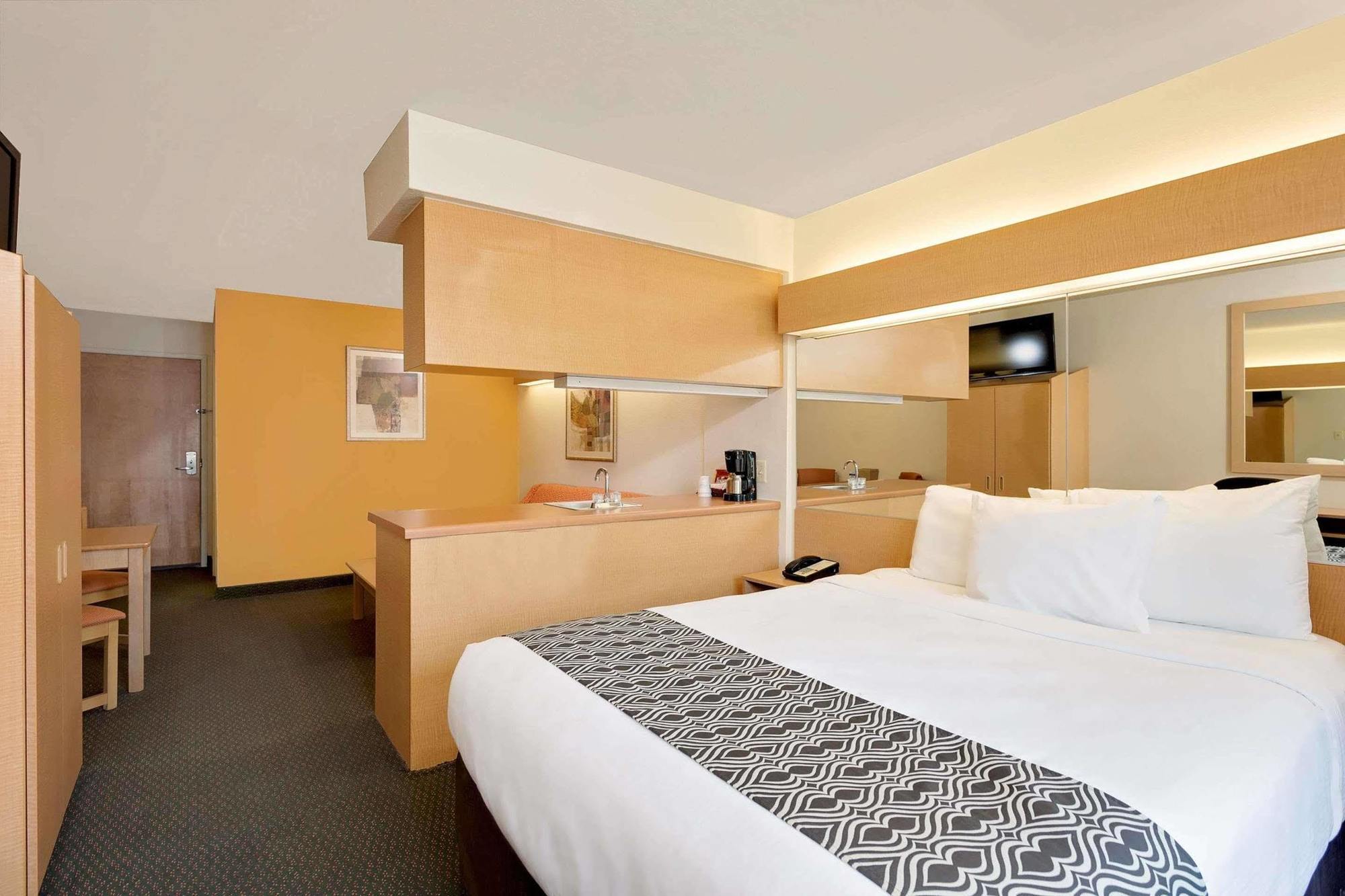 Microtel Inn & Suites By Wyndham Кълпепър Екстериор снимка