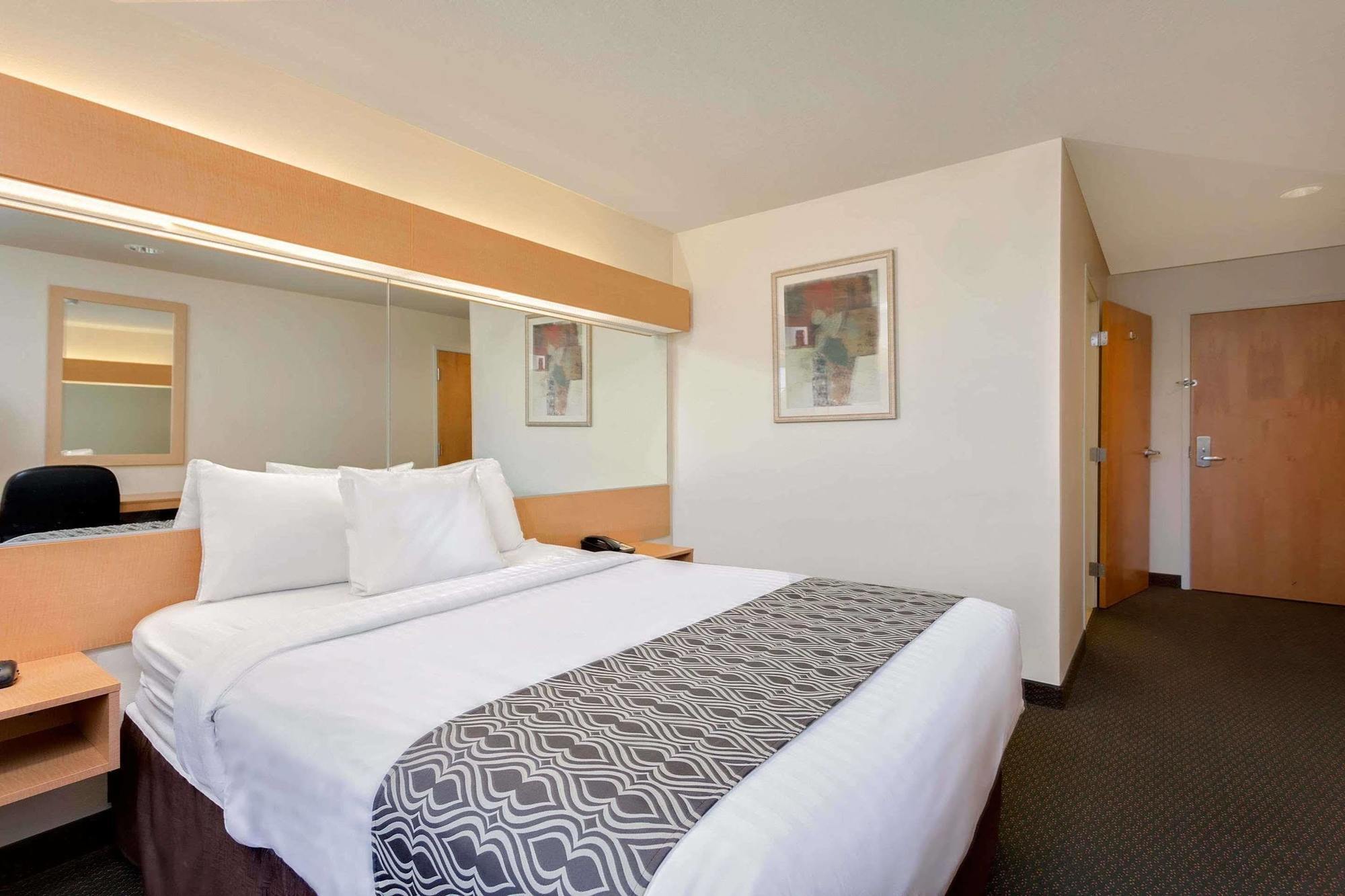 Microtel Inn & Suites By Wyndham Кълпепър Екстериор снимка